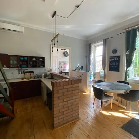 ホステル ユニティ *